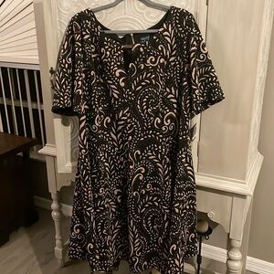 NWT GabbySkye Black/Taupe Dress